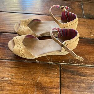 Toms wedge tan sandals size 7.5